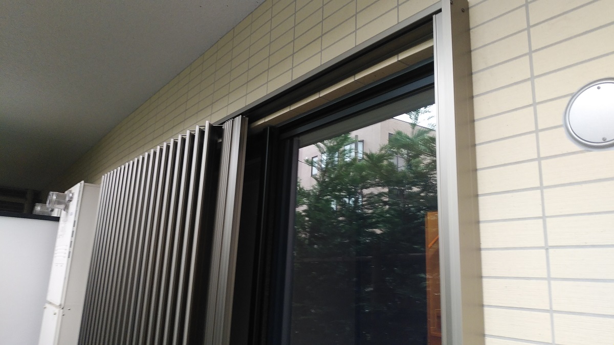 分譲マンションに防犯対策、プライバシー保護を目的にシャッター 雨戸を後付けしました。