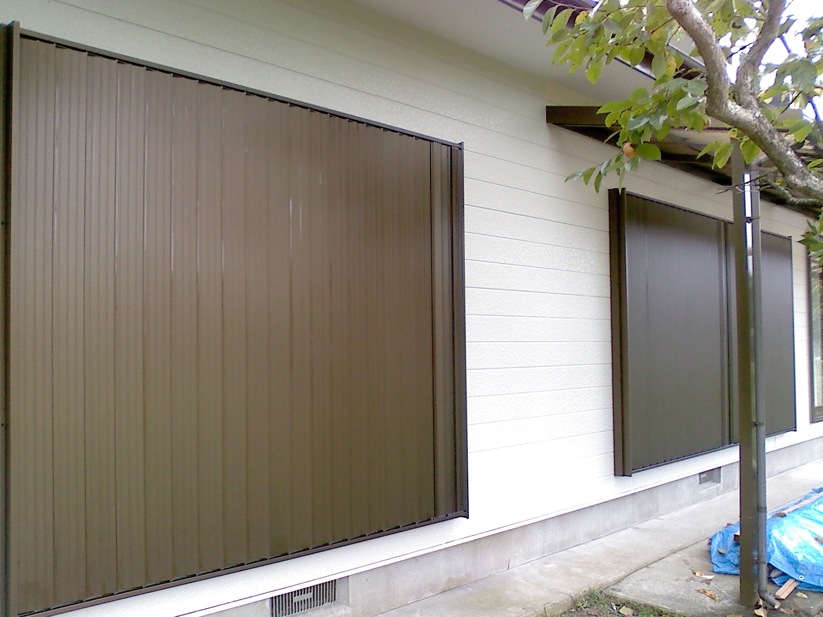 窓 バルコニーに最適なシャッター雨戸 採光 通風機能付き